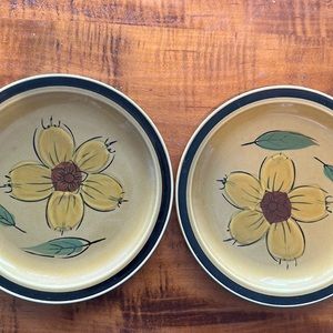 2 vintage stoneware plates honey flowers designers collection 7 1/2 Japan